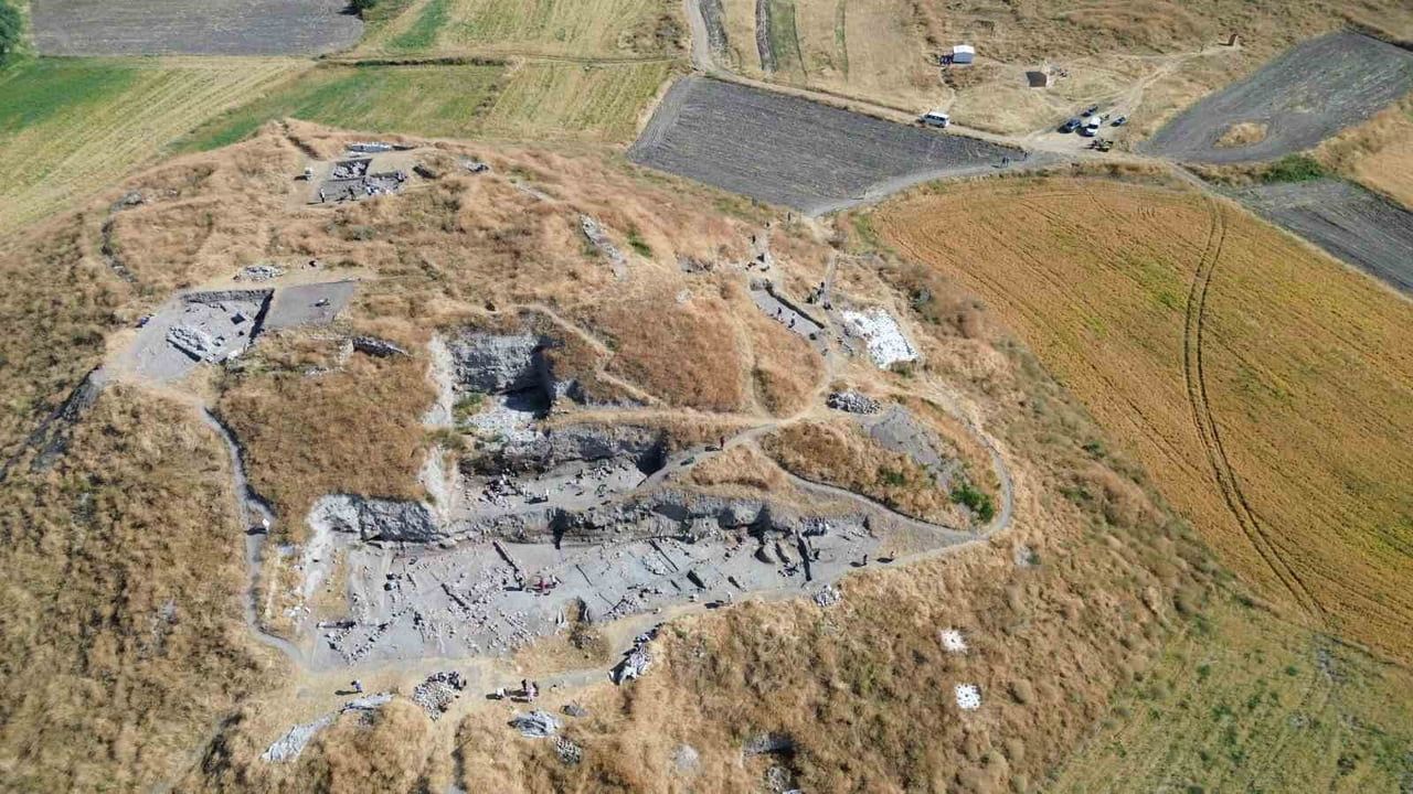 Çadır höyükte altı bin yıllık köy yaşamı gün yüzüne çıktı