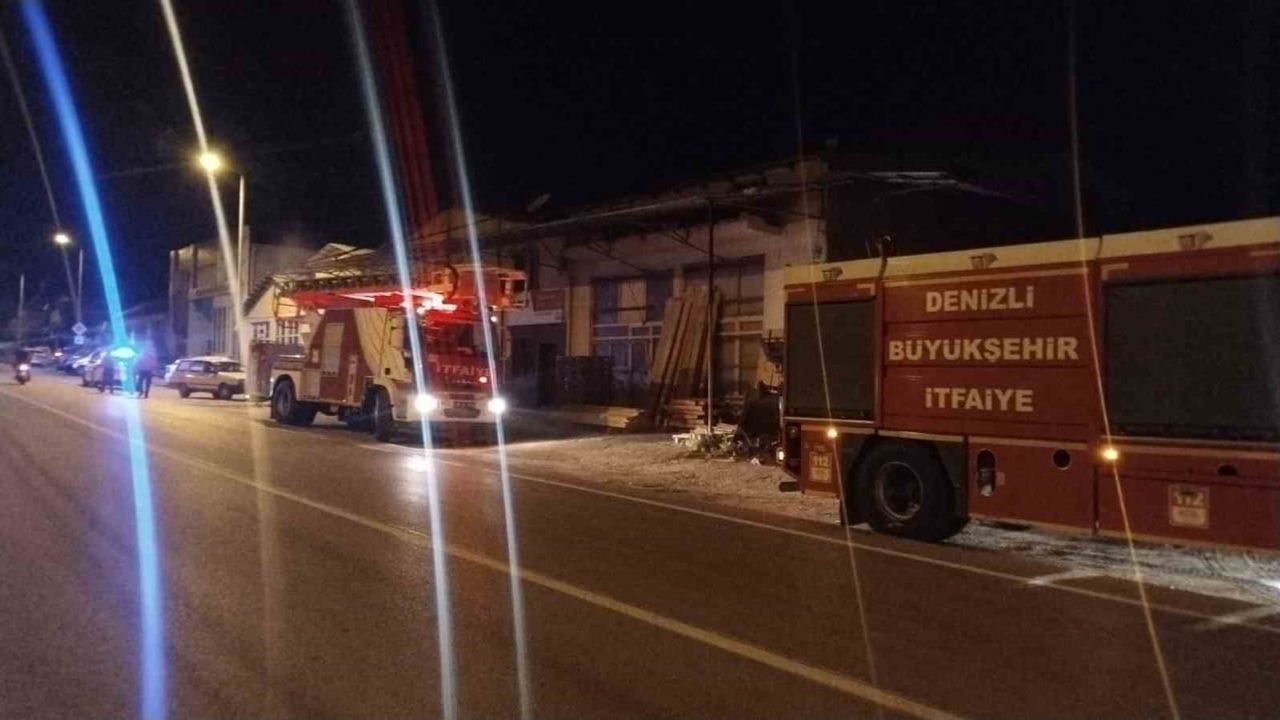 Çal'da sanayi sitesinde gece çıkan yangın marangozhanede maddi hasara yol açtı