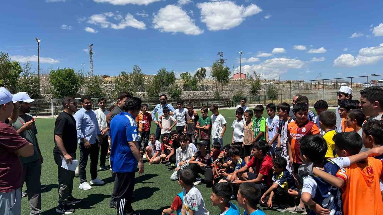 Çaldıran’da yaz Kur’an kursu öğrencileri futbol turnuvasında buluştu