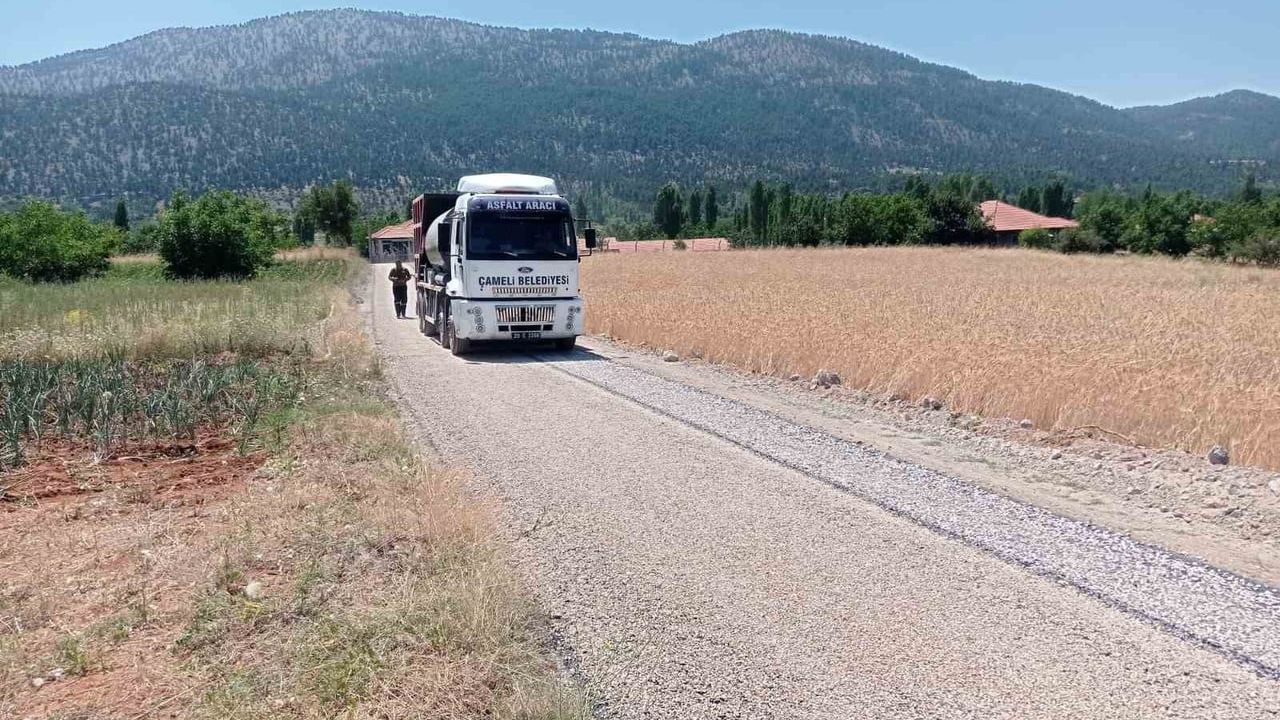 Çameli'de yerel kaynakla yol seferberliği: başkan Cengiz Arslan sahada inceleme yaptı