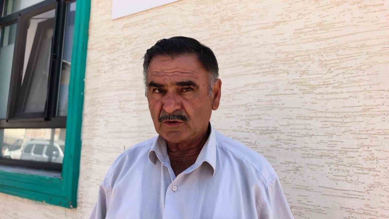 Camiye girip kaldırım taşıyla yardım kutusundan 100 bin lira çaldı