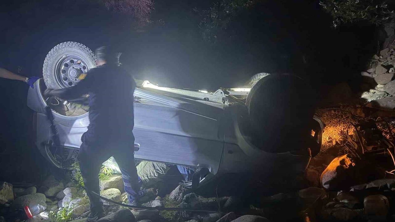 Çanakkale'de dereye uçan araçtaki sürücü hayatını kaybetti