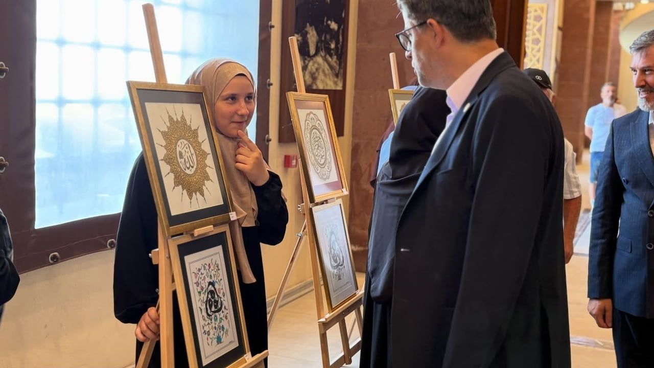 Çanakkale'de tezhip sanatı kursu yıl sonu sergisi