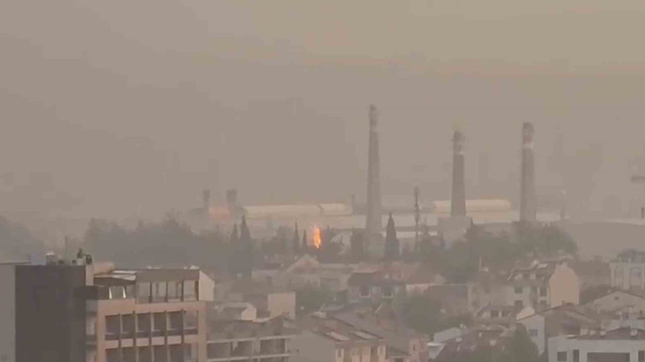 Çanakkale'de yıldırım eski mezarlıkta yangın çıkardı