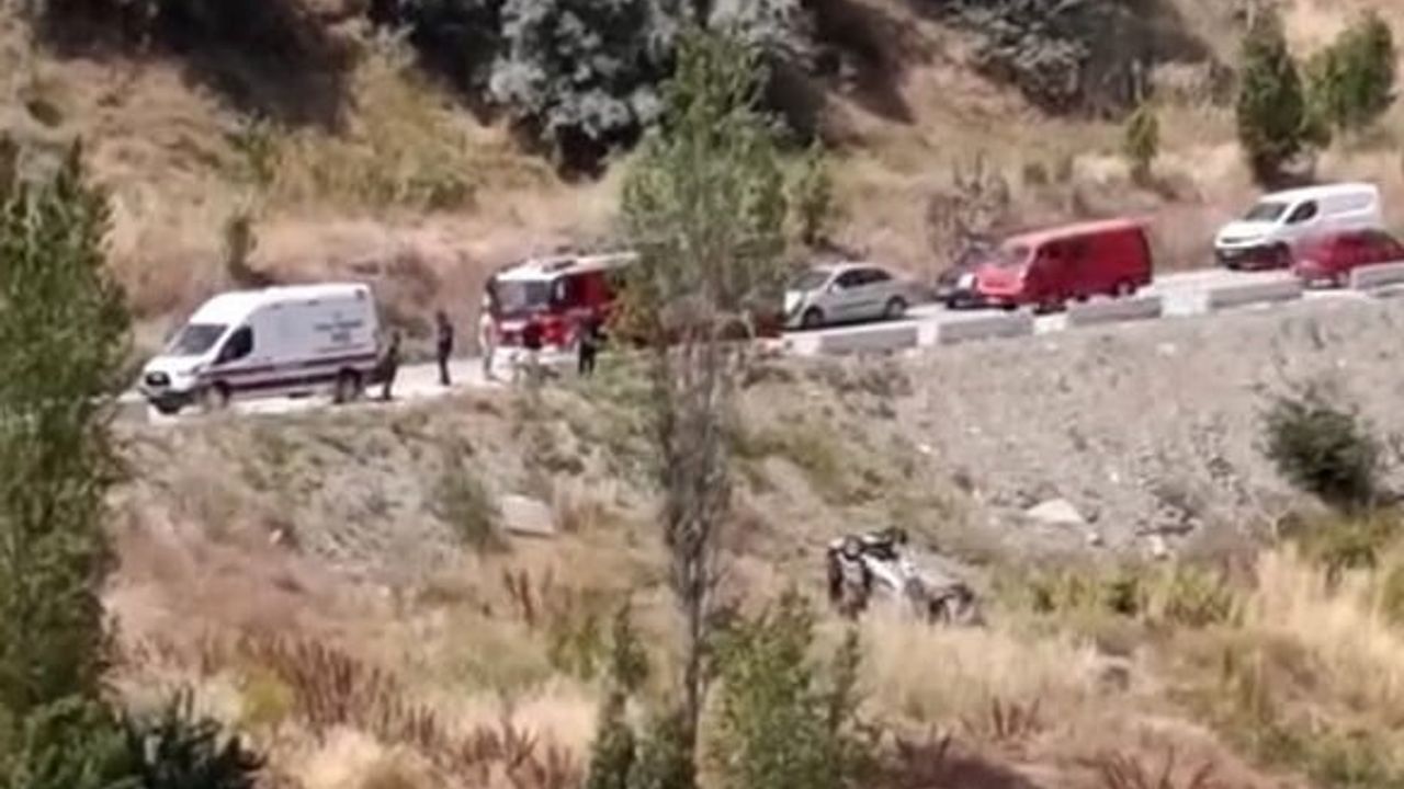 Çankaya'da şarampole yuvarlanan otomobilin sürücüsü yaralandı