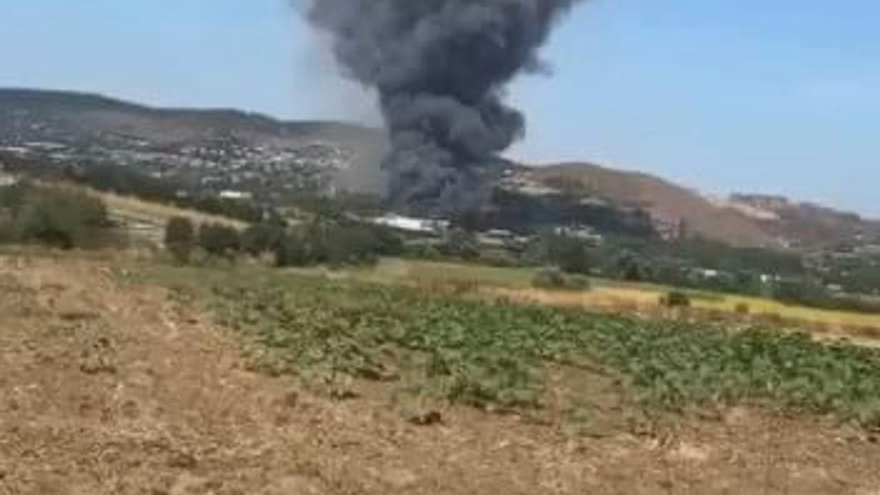 Çatalca'da iş yerinde çıkan yangın ekipleri alarma geçirdi