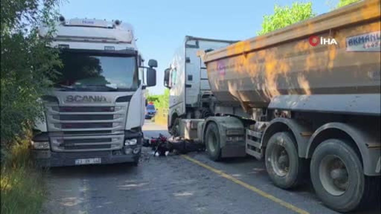 Çatalca'da motosiklet iki kamyon arasına sıkıştı; sürücü ağır yaralandı