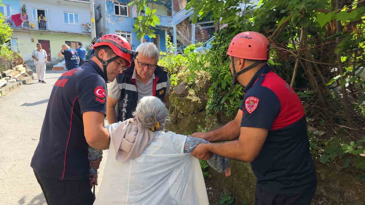 Çatıdaki kriz 45 dakikada sona erdi: eşi ve kız kardeşi ikna etti