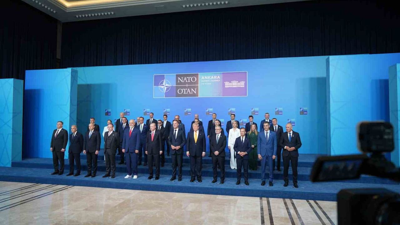 Çekya, Ankara'daki NATO zirvesinde iki liderle temsil edilen ilk ülke oldu