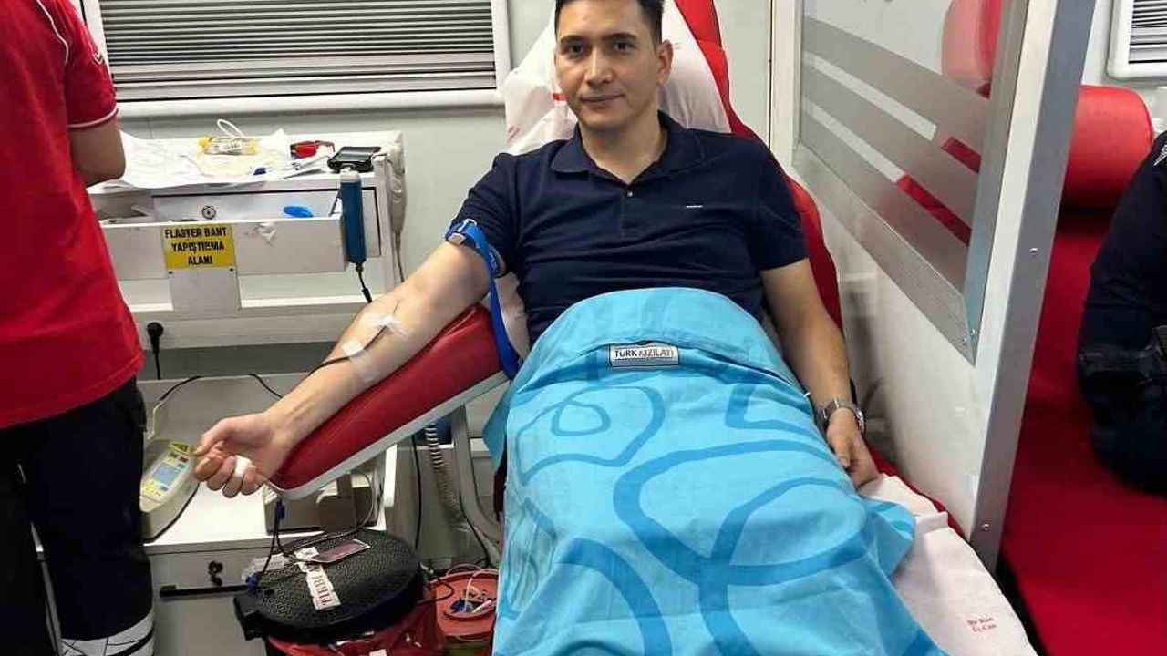 Çermik kaymakamı Adem Karataş'tan kan bağışı