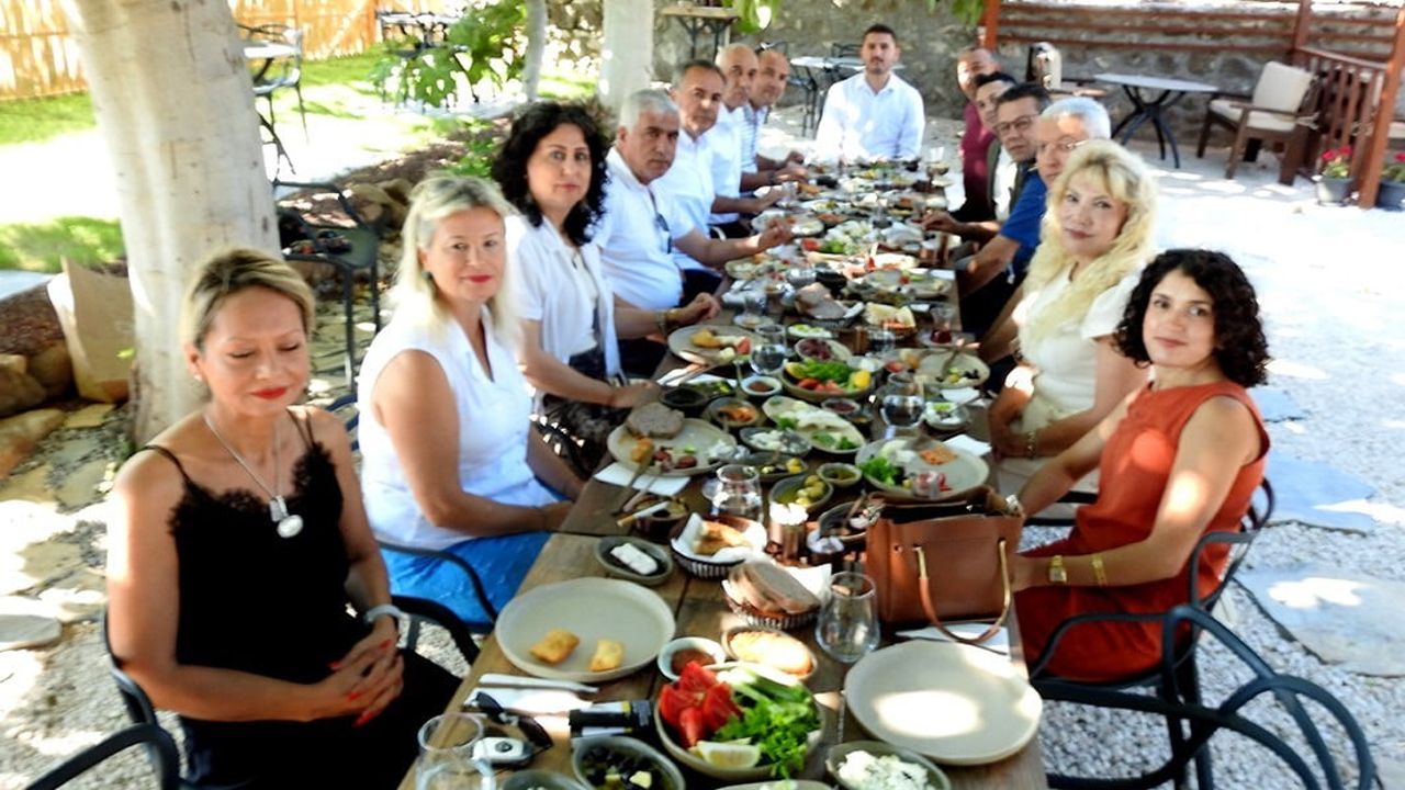 Çeşme müftüsü Murat Yılmaz için veda kahvaltısı