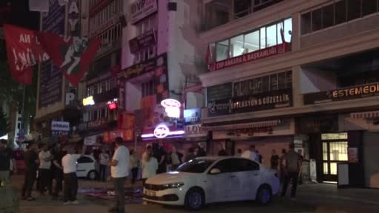 CHP Ankara il binası önünde gerginlik