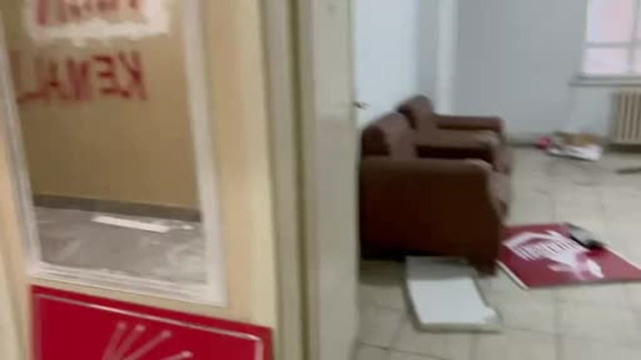 CHP Batman il başkanlığı binasında tahribat ortaya çıktı