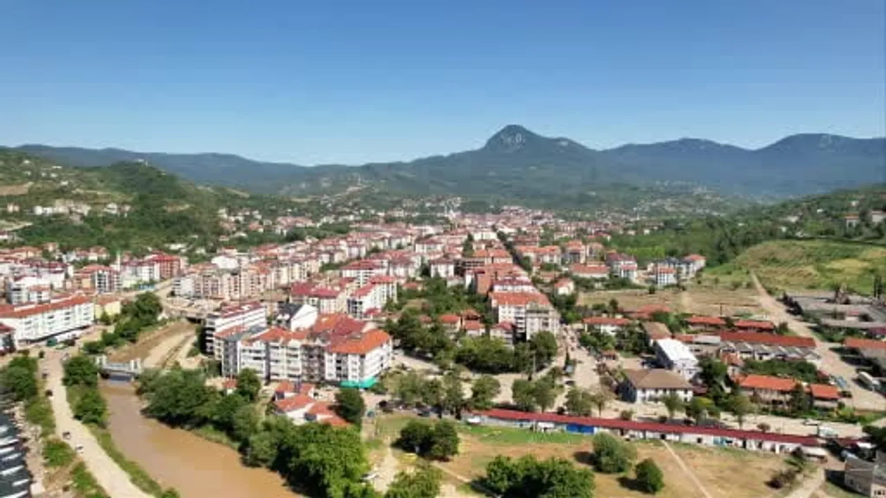 Cide'de selin yaraları sarılmaya çalışılıyor