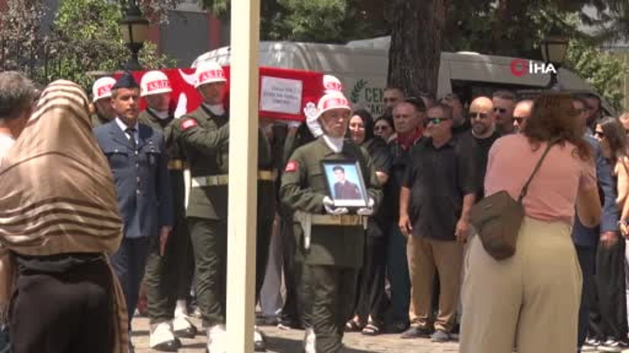 Cilo’da zirveye çıkan emekli astsubay Bursa’da gözyaşlarıyla uğurlandı
