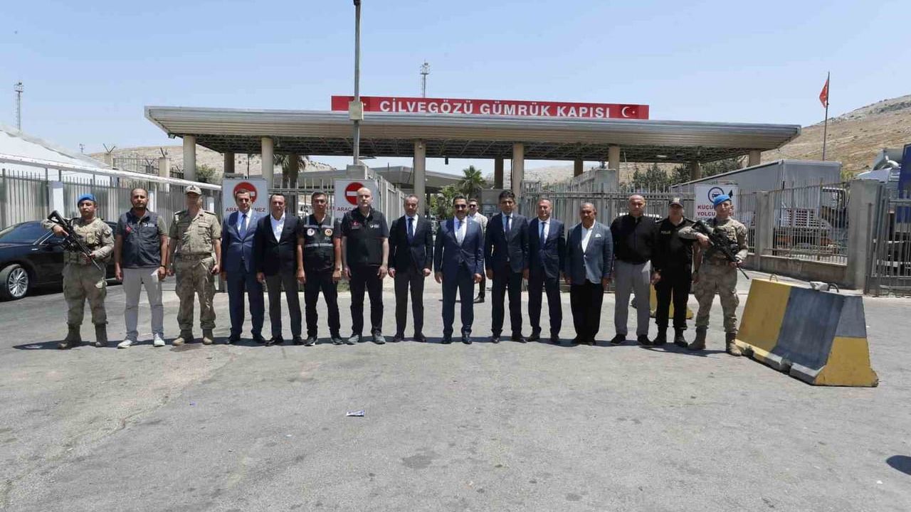Cilvegözü'nde suriyelilerin ülkelerine dönüşü sürüyor