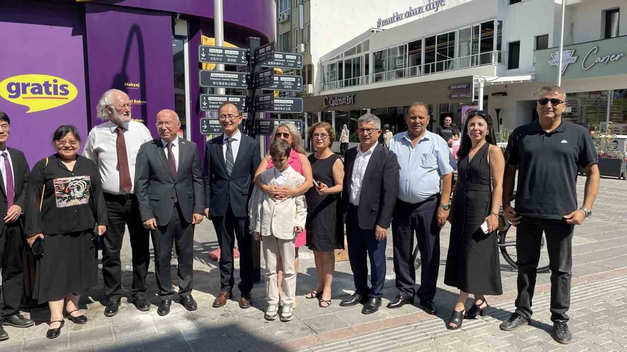 Çin büyükelçisi Fethiye’de güvercin uçurdu
