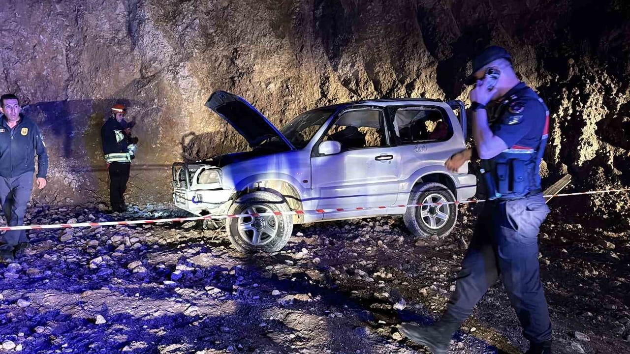 Cip 15 metrelik uçurumdan yuvarlandı: iki genç yaşamını yitirdi, bir kişi yaralı
