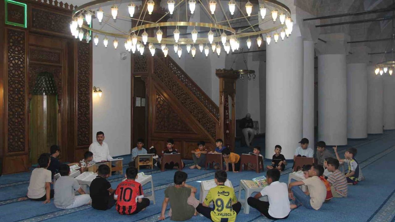 Cizre'de yaz kur'an kurslarına çocuklardan yoğun ilgi