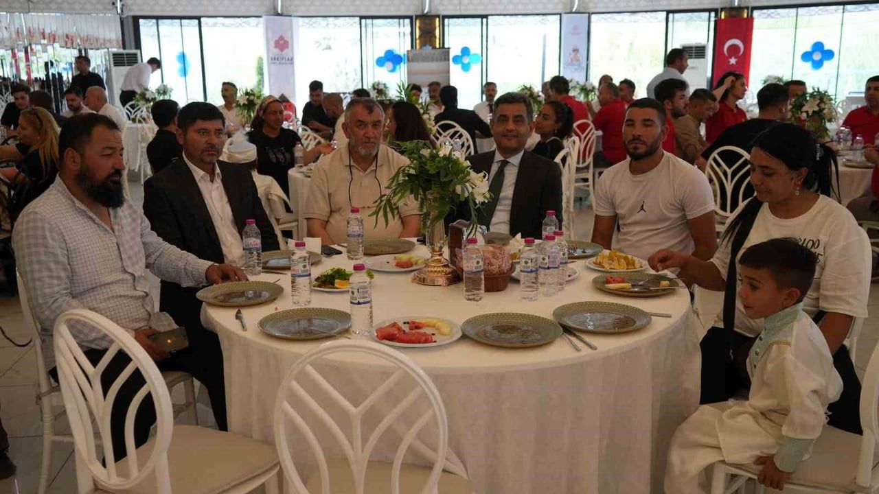 çocuklara unutulmaz sünnet şöleni: tekne turu ve klasik araç konvoyu