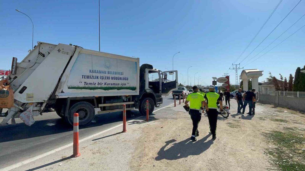 Çöp kamyonuna çarpma anı kameraya yansıdı: motosiklet sürücüsü ağır yaralandı