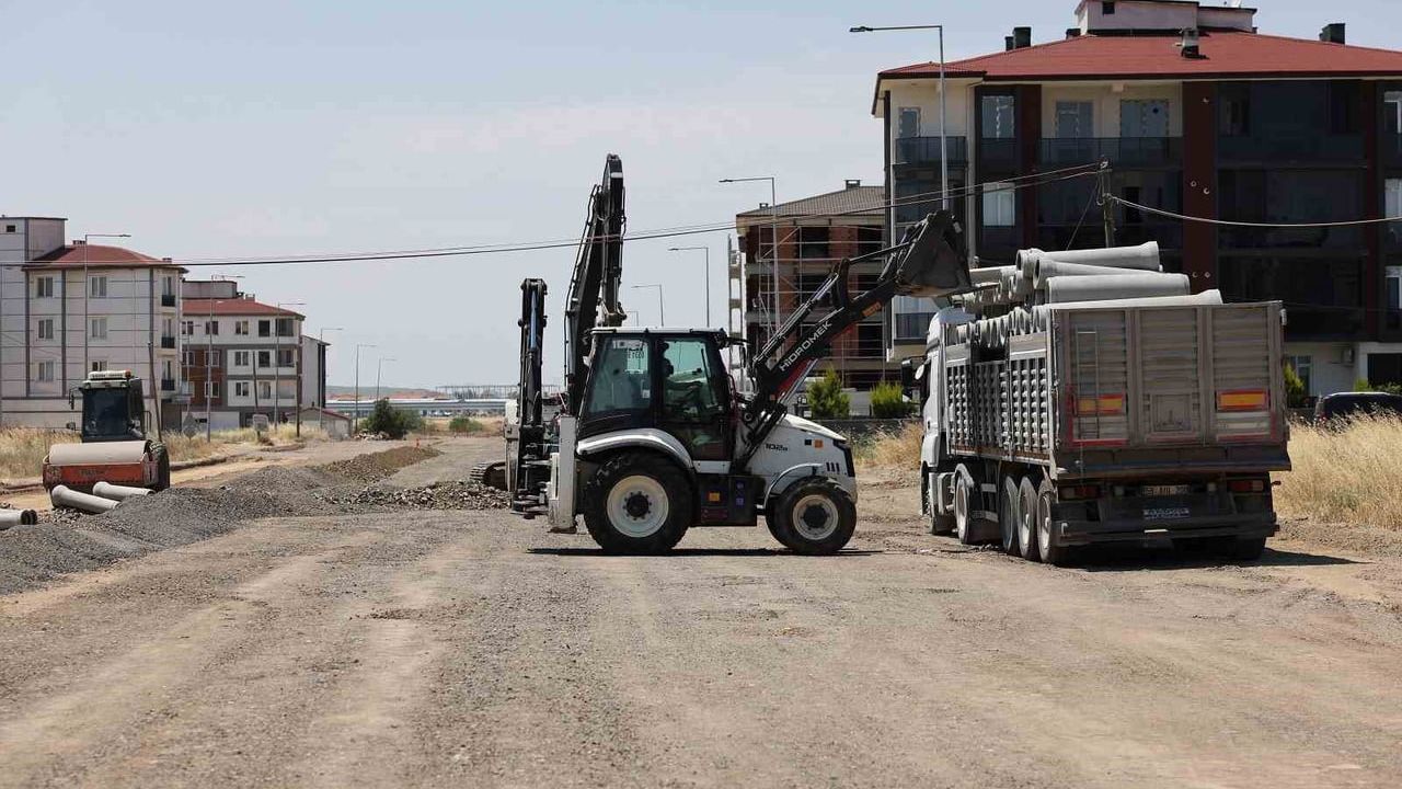 çorlu’da bulvarlarda kapsamlı altyapı ve asfalt yenilemesi sürüyor