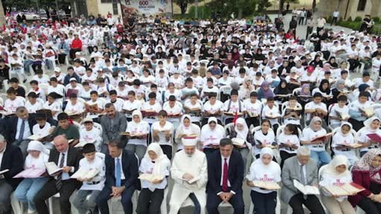Çorum'da 600 çocuk 60 saniyede Kur'an-ı Kerim hatmiyle 15 Temmuz şehitlerini andı