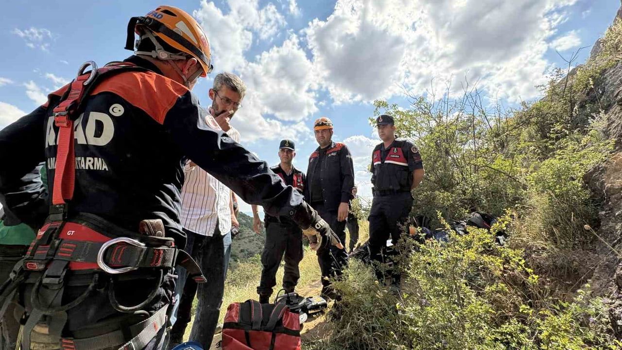 Çorum'da Kavacak köyü mağarasında sıkışan şahsı kurtarma çalışmaları sürüyor