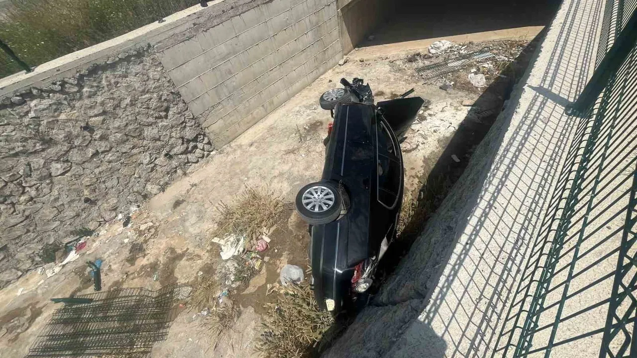 Çorum'da otomobil dereye uçtu: 2 yaralı