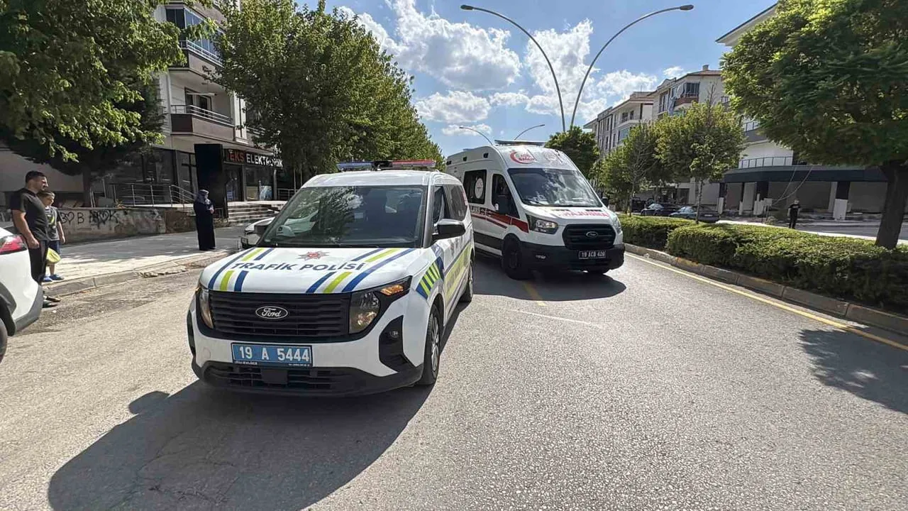 Çorum’da otomobil ile elektrikli bisiklet çarpıştı: 1 yaralı