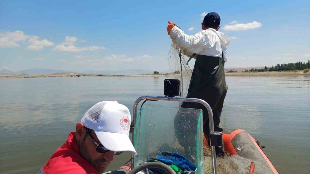 Çorum’da toplam 3 bin 100 metre yasa dışı ağ ele geçirildi