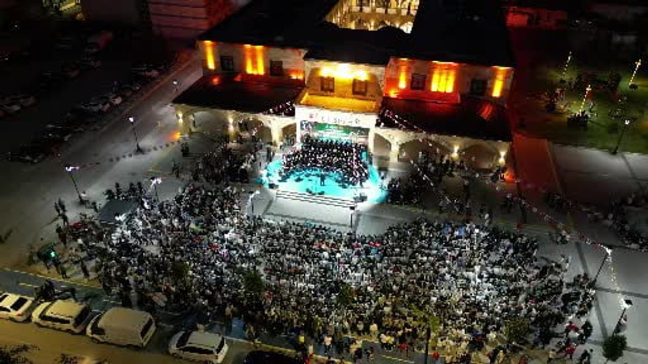 Çorum'da 'yaza merhaba' konseri yoğun ilgi gördü