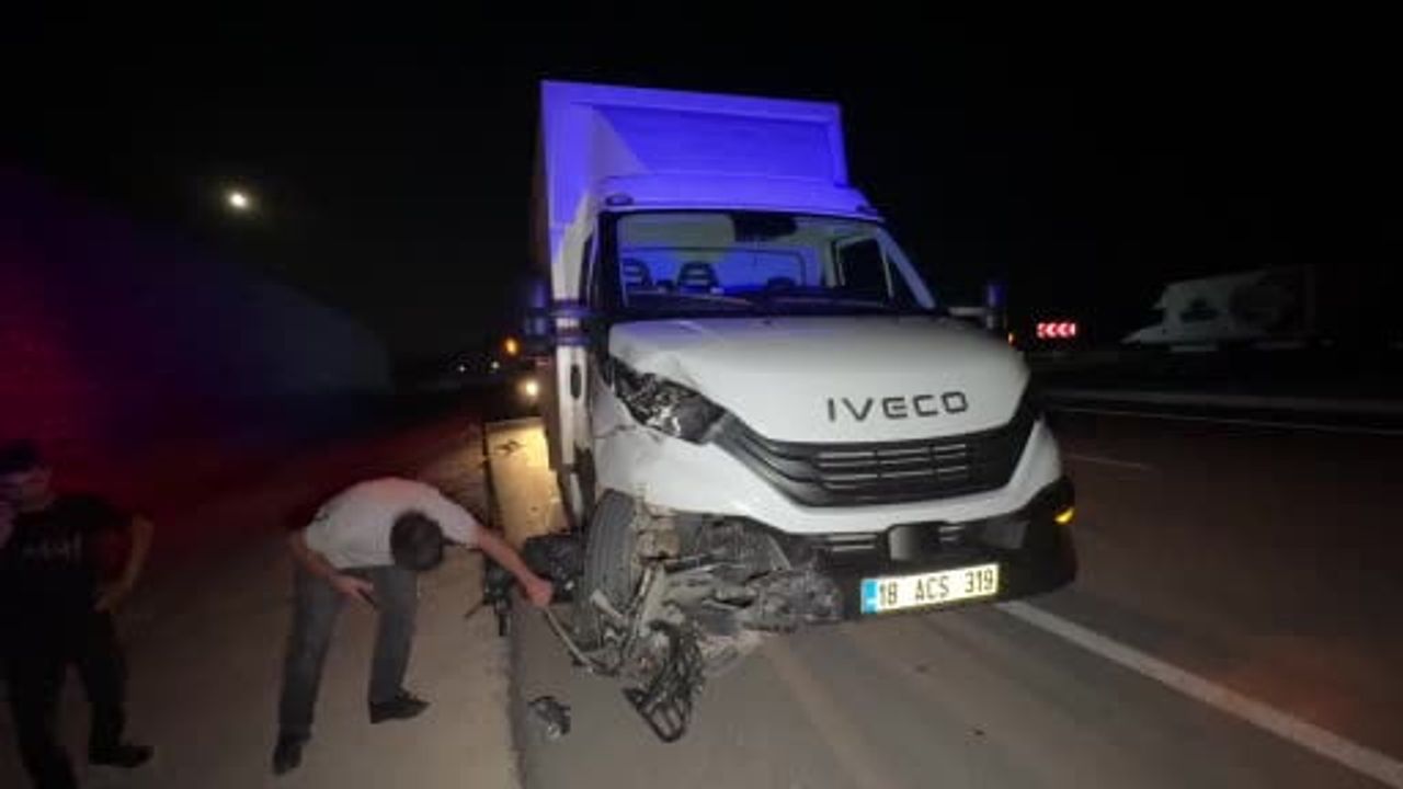 Çorum'da Yeni Osmancık Kavşağı'nda kamyonetle çarpışan motosiklet sürücüsü yaşamını yitirdi