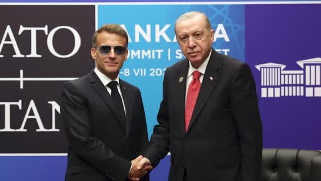 Cumhurbaşkanı Erdoğan ile Macron görüşme gerçekleştirdi