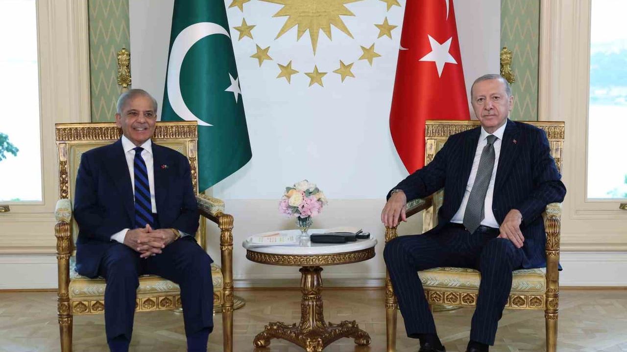 Cumhurbaşkanı Erdoğan, Pakistan başbakanı Şahbaz Şerif’i Vahdettin Köşkü’nde resmi törenle karşıladı
