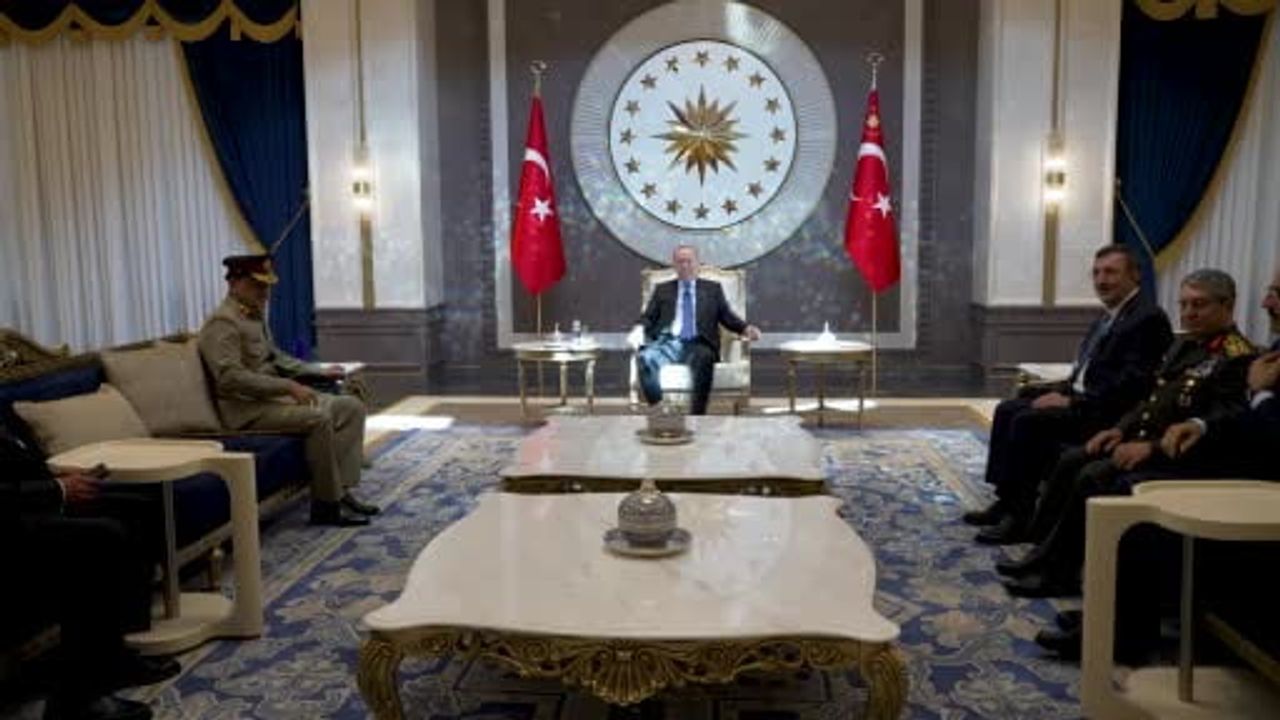 Cumhurbaşkanı Erdoğan, Pakistan Savunma Kuvvetleri ve Kara Kuvvetleri Komutanı Mareşal Syed Asım Munir’i kabul etti