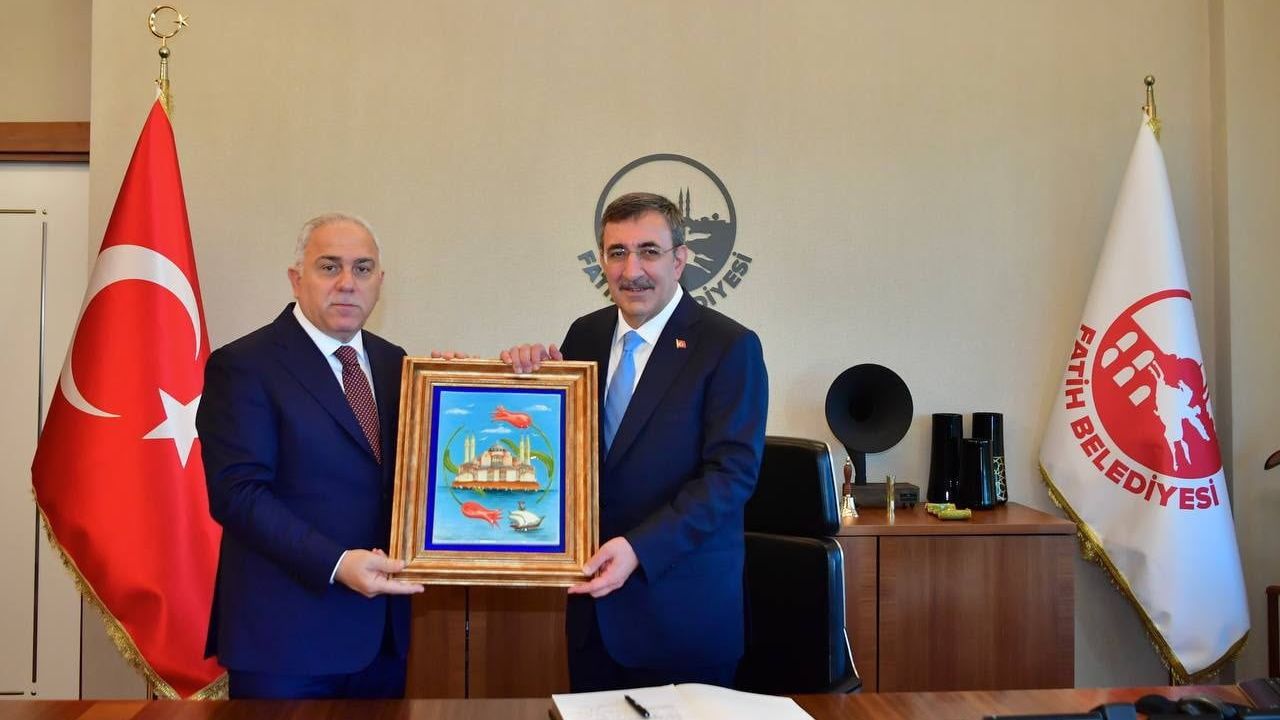 Cumhurbaşkanı yardımcısı Cevdet Yılmaz, Fatih Merkez Kütüphanesi'ni ziyaret etti