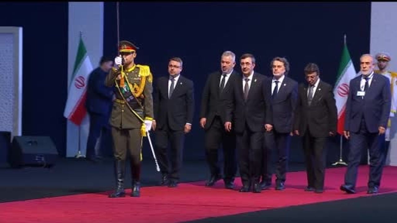 Cumhurbaşkanı yardımcısı Cevdet Yılmaz Hamaney için düzenlenen devlet törenine katıldı