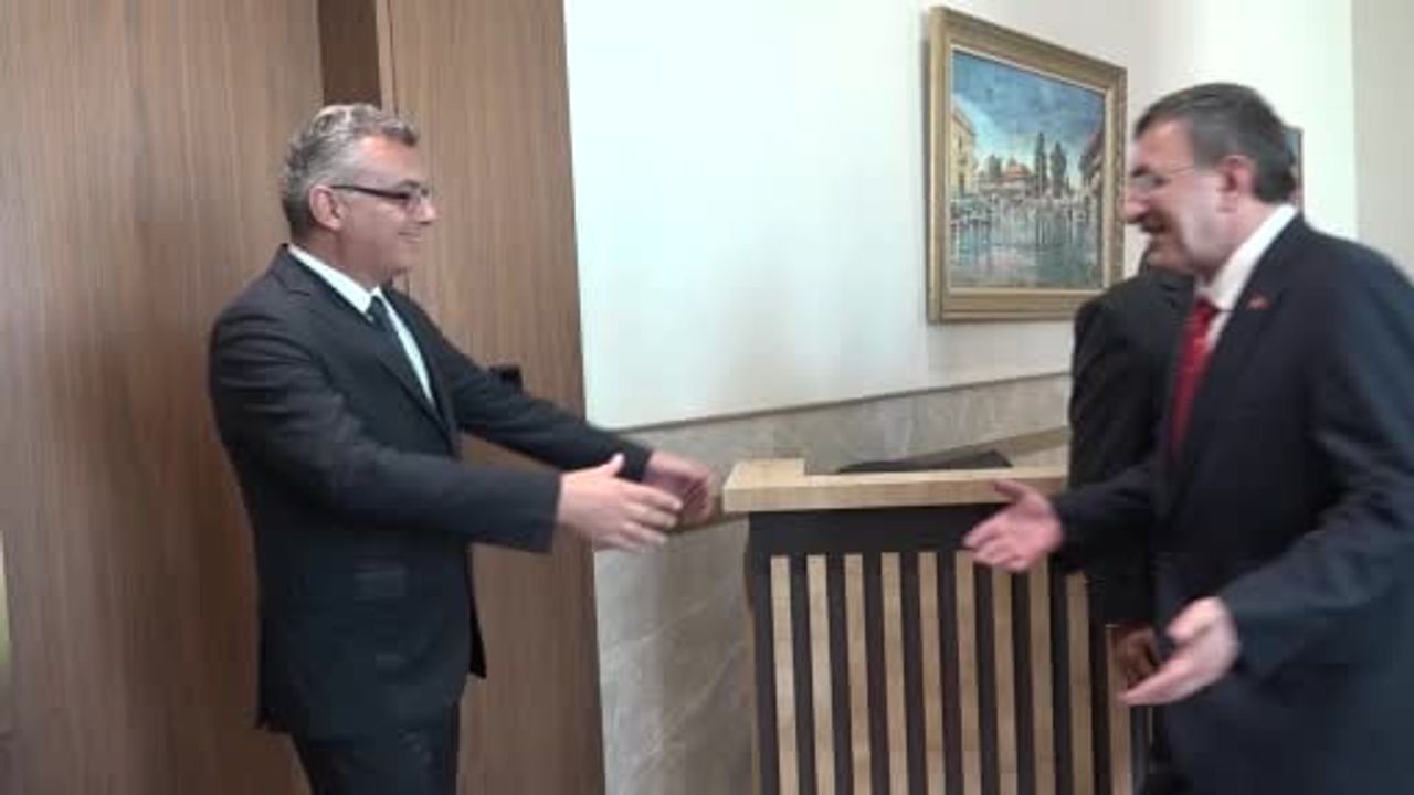 Cumhurbaşkanı yardımcısı Yılmaz: Erhürman ile milli meselelerde yakın istişare ve koordinasyon içindeyiz