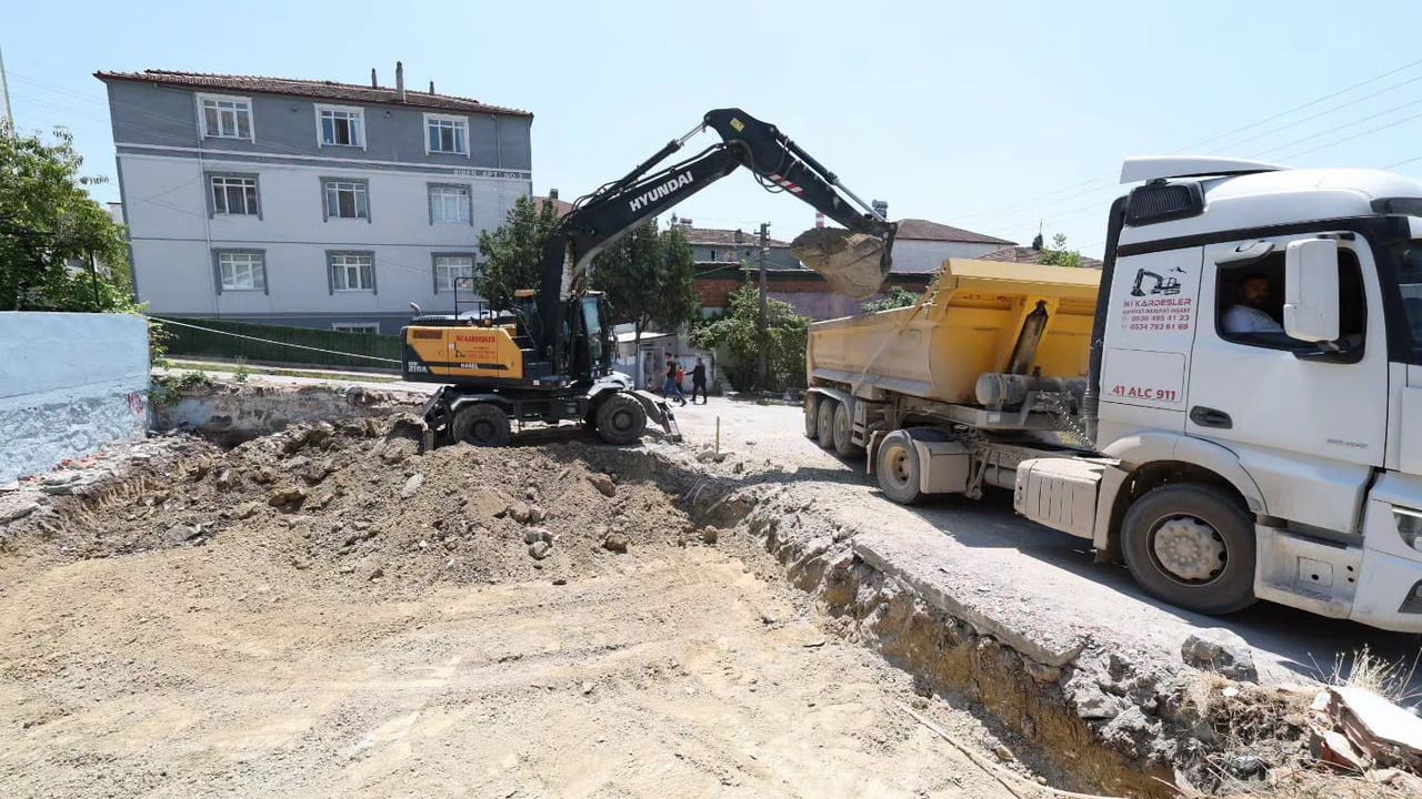 Cumhuriyet Mahallesi'ne semt konağı için ilk kazı yapıldı