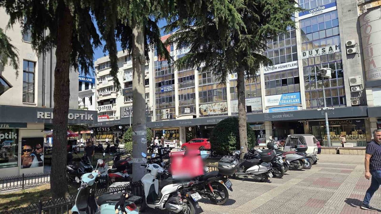 Cumhuriyet Meydanı'nda park kirliliğine karşı zabıta cezaları