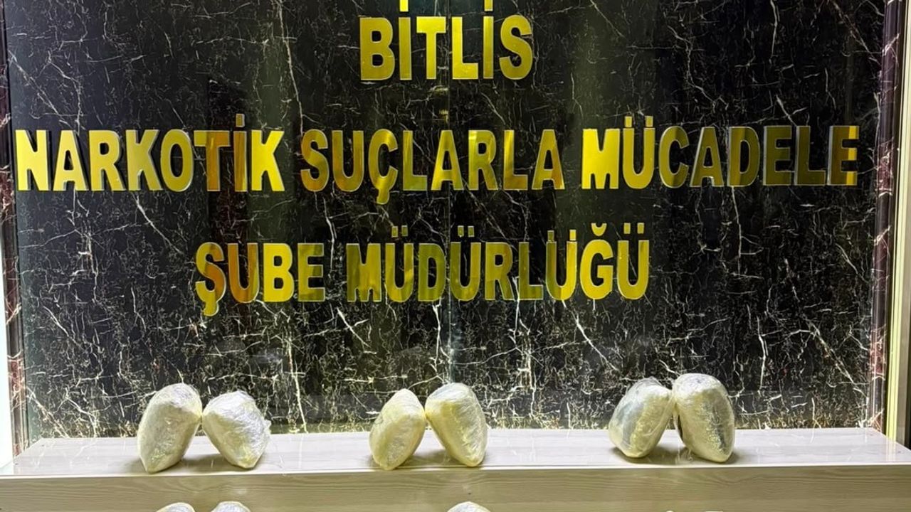 Çuvalların arasında bulunan 8 kilo 100 gram skunk operasyonu Bitlis'te sonuç verdi
