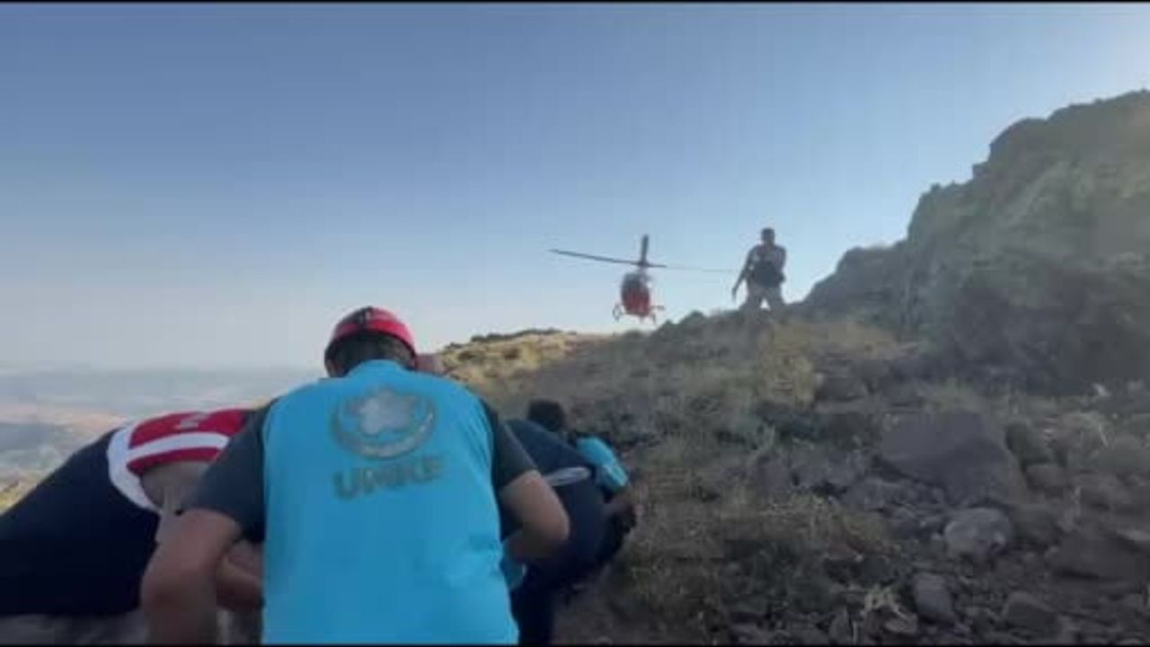 Dağ yürüyüşünde düşen kadın, kırık ayağıyla helikopterle Tunceli'ye taşındı