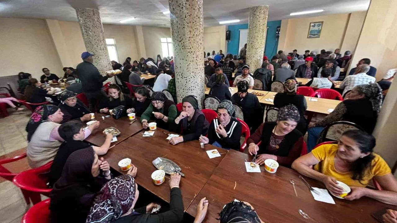 Damal'da aşure lokması programı