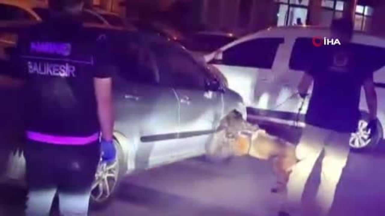 Dangal'ın katıldığı operasyonda İzmir otoyolunda yaklaşık 4 kilogram metamfetamin ele geçirildi