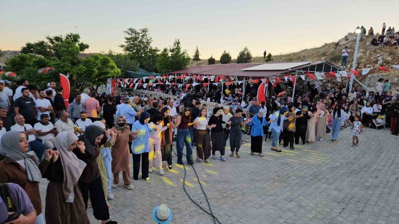 Darende'de 14. geleneksel Yıkılhan pilav şenliği binlerce kişiyi buluşturdu