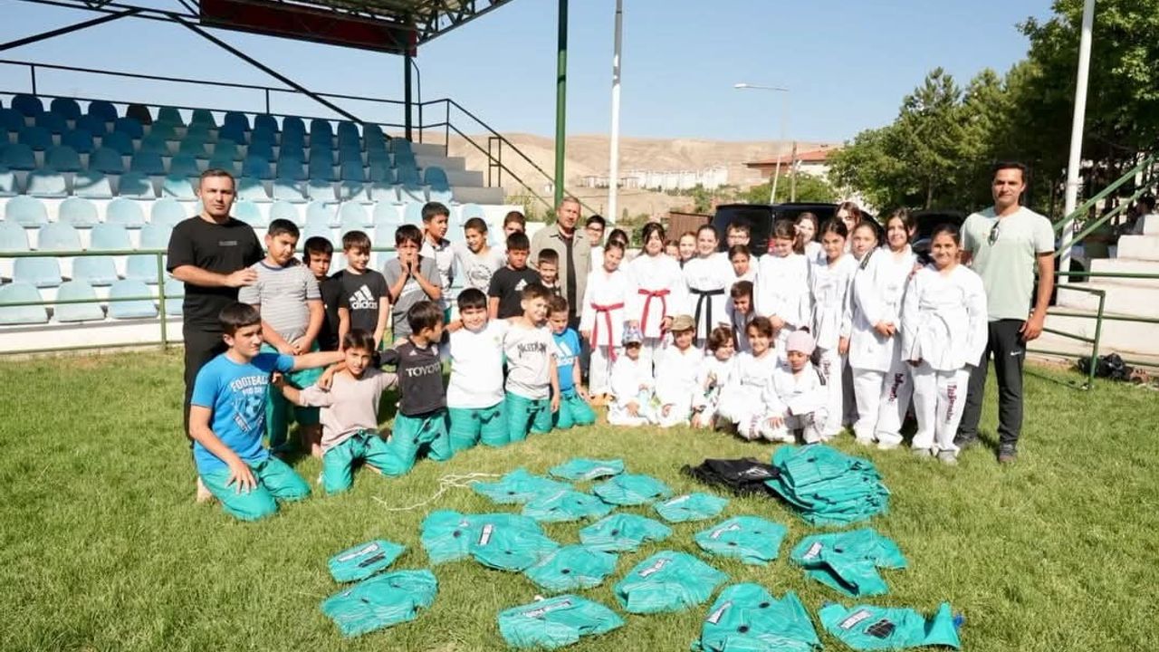 Darende’de genç sporculara belediye desteği