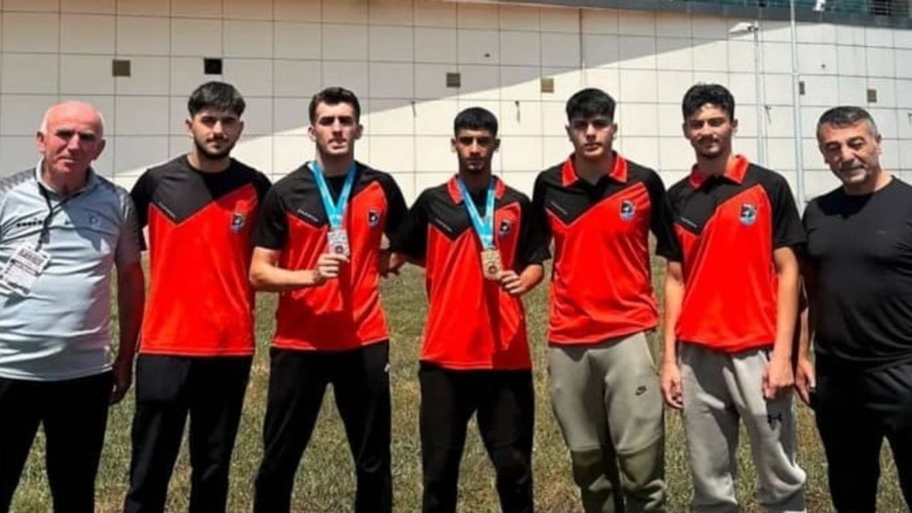 Darıcalı karateciler Samsun’dan 4 madalyayla döndü