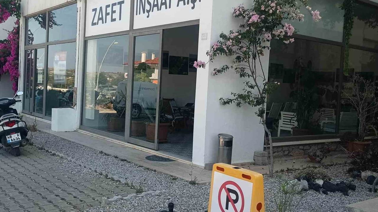 Datça'da iş adamı iş yerinde başından silahla yaralı bulundu