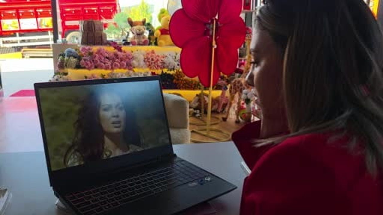 Dedesinin hatırasını yaşatmak için 'Selvi Boylum Al Yazmalım' kamyonunu restore ettiler